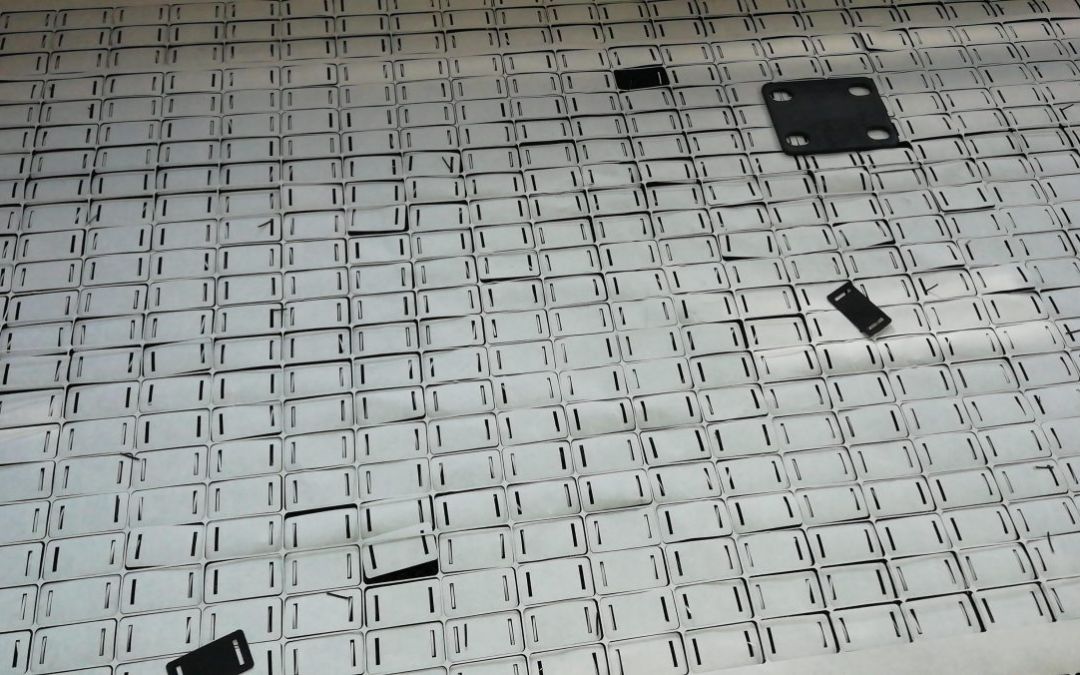 лазерная резка флизелина (спанбонда)